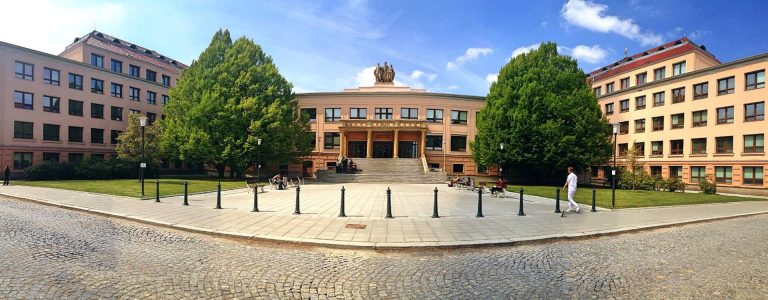 رشته پزشکی در دانشگاه Palacký University Olomouc (جمهوری چک)